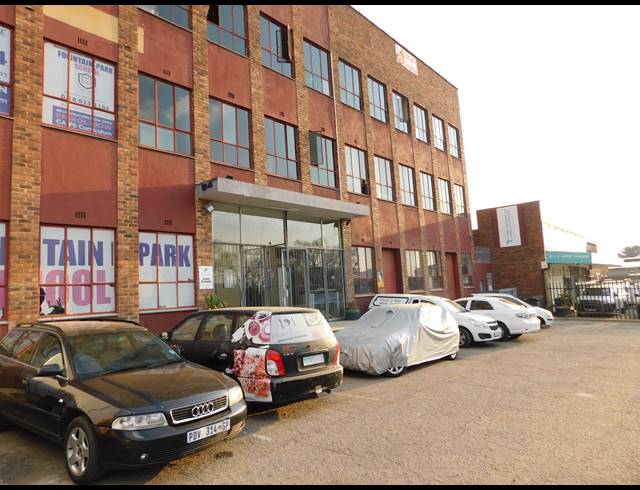 2,413M² BUILDING FOR SALE IN FONTAINEBLEAU